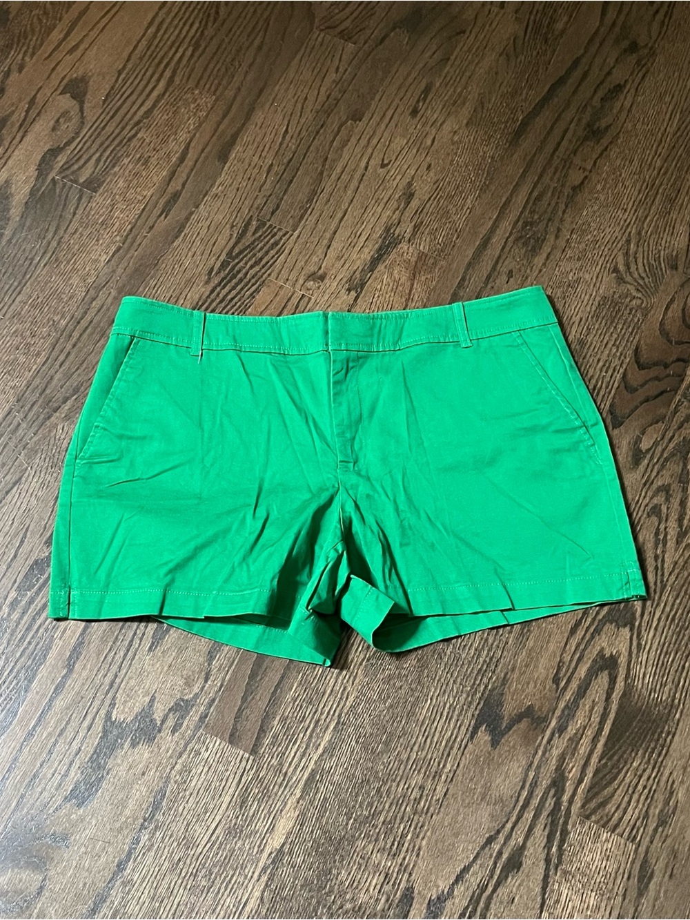 New York & Company Bright Green Cotton zip front shorts. EUC size 14